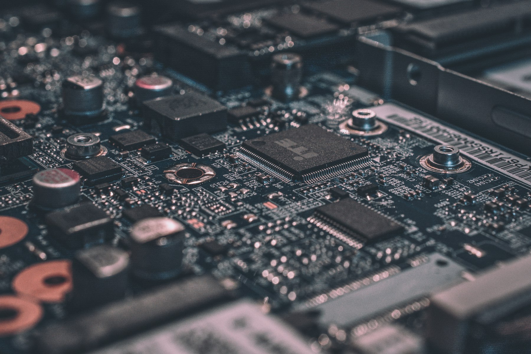 Placă electronică cu circuite integrate, detaliu